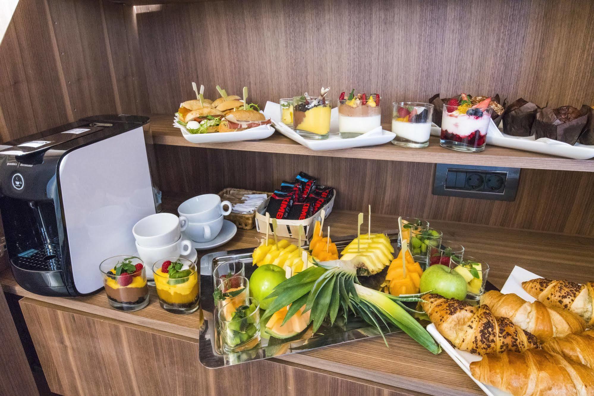 Cubo Hotel 4*